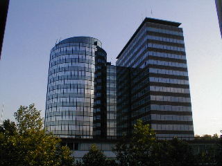To Let: Reserve Bank, Amsterdam, June 2002